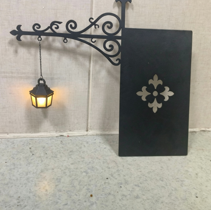 Lâmpada de Estante de Livros em Ferro com Lanterna de Fantasma Decorativa